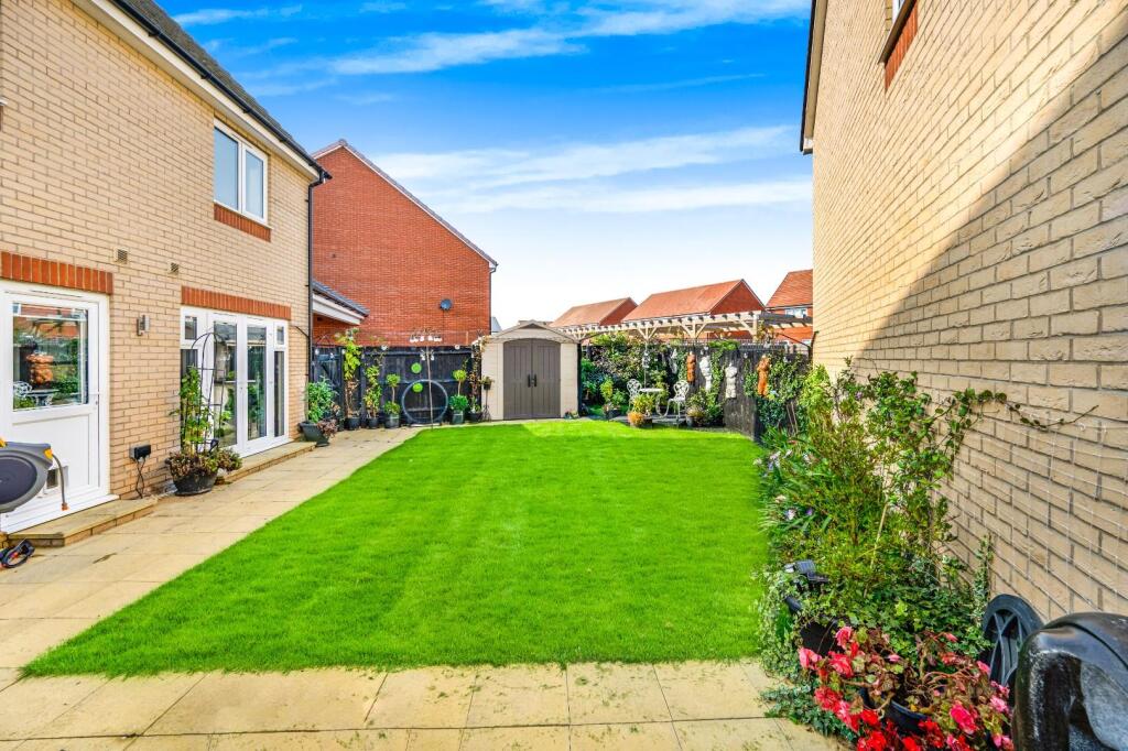 Hyacinth Drive, Dunmow, Essex photo 4