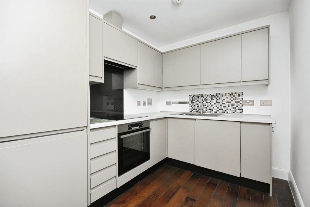 Apartment in Brentwood, Warley - View 4