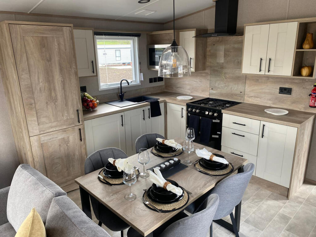 2-bed caravan on Cauldron Lowe, Stoke-On-Trent, Staffordshire, ST10, £79,995