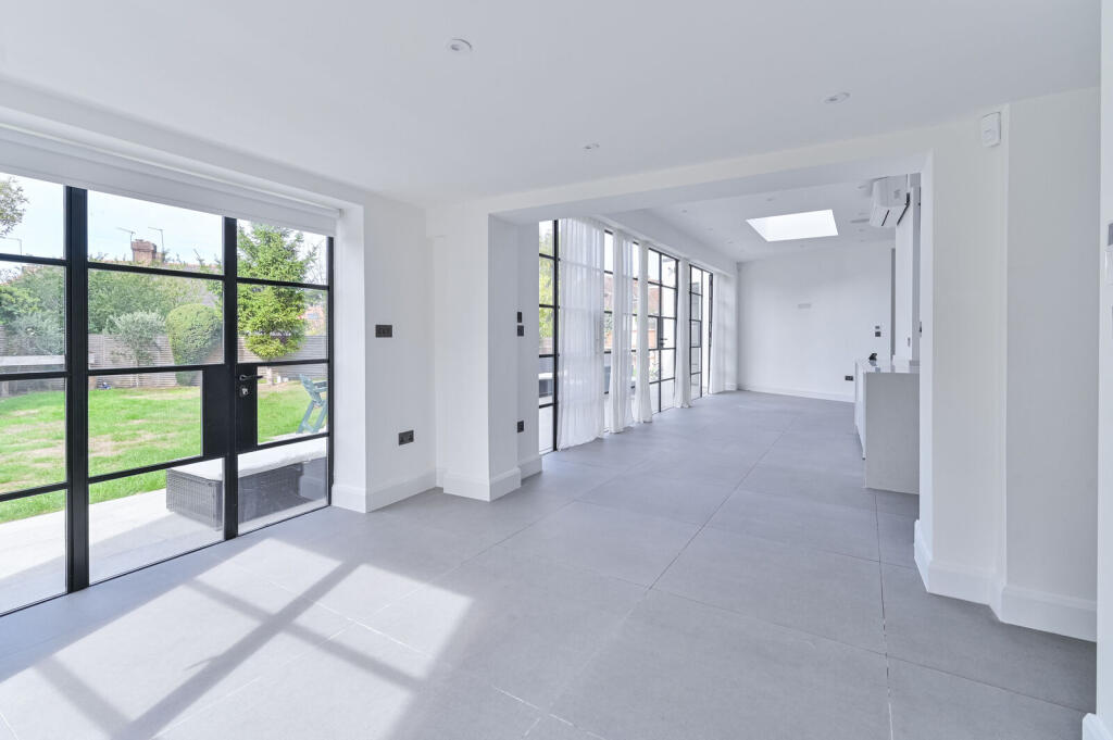 House in London - View 5