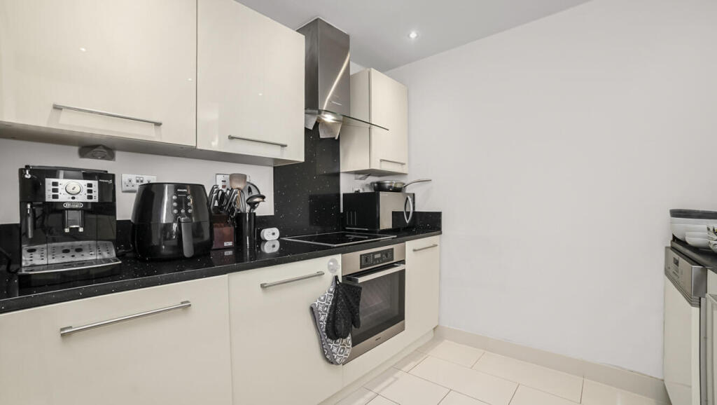 Apartment in London - More
