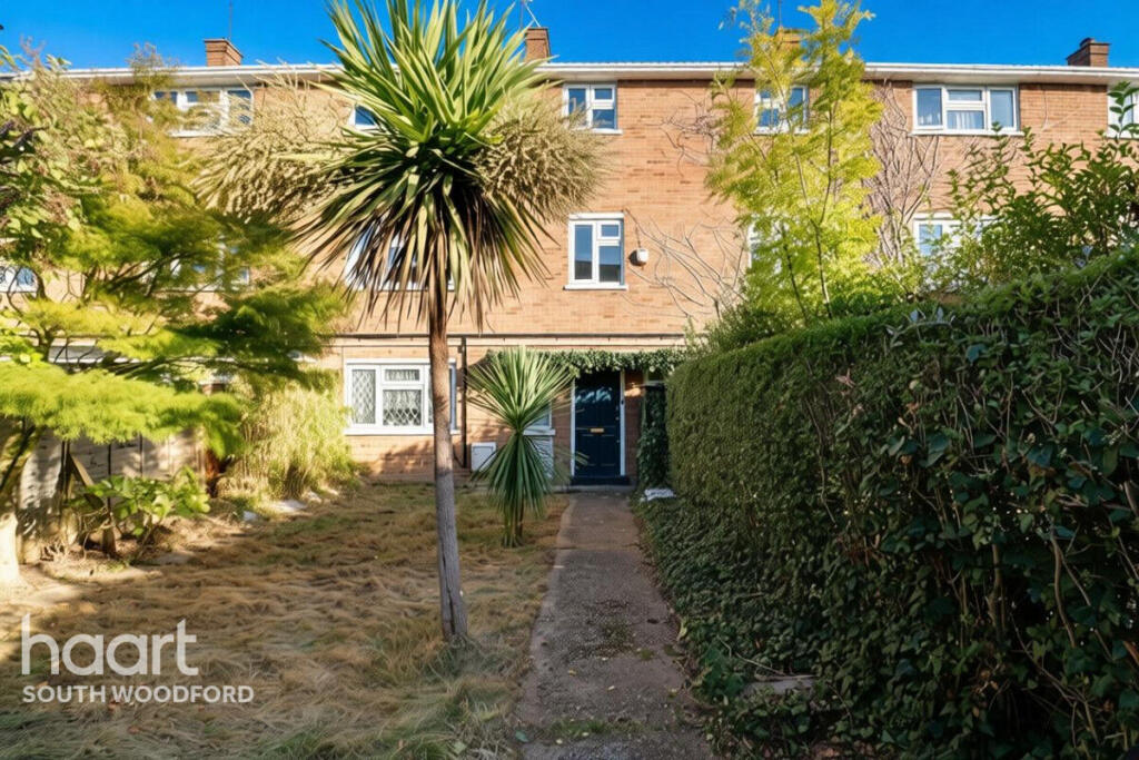 Apartment in Ilford - View 2