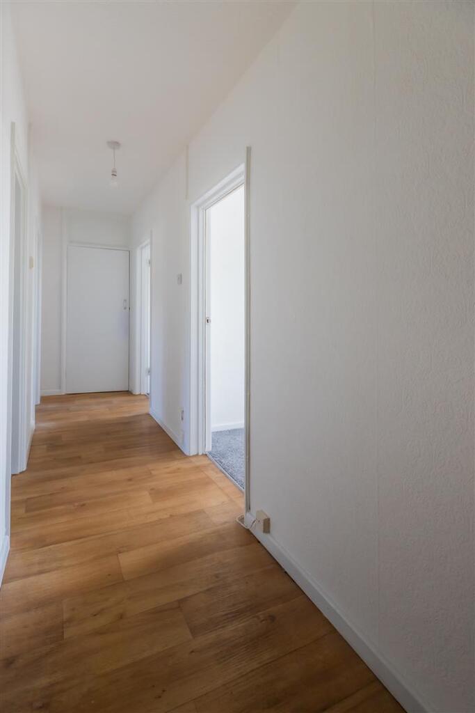 Apartment in Cardiff, Penylan - More