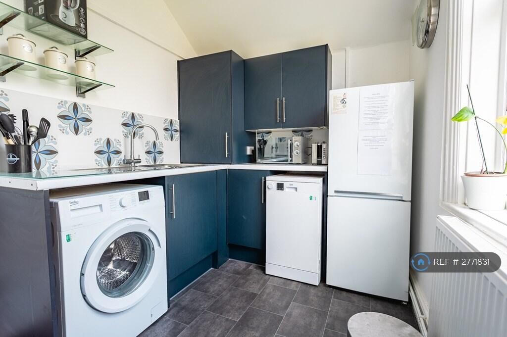 1 bedroom house share for rent