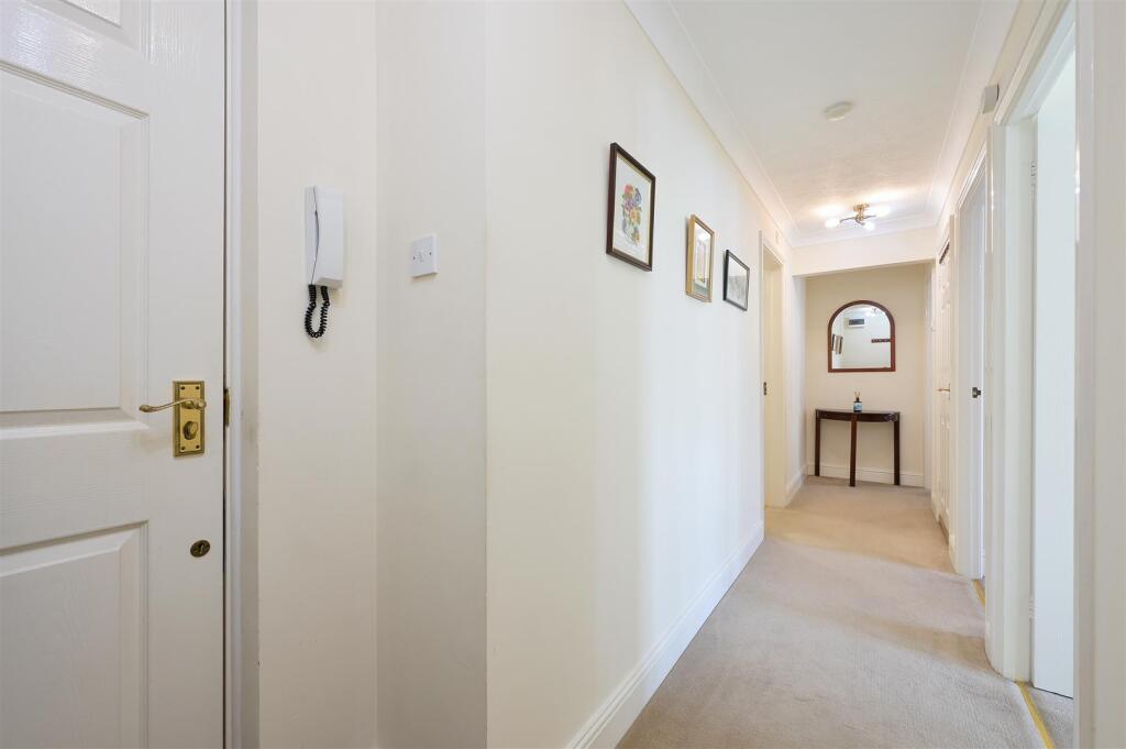 Apartment in Sutton - View 4