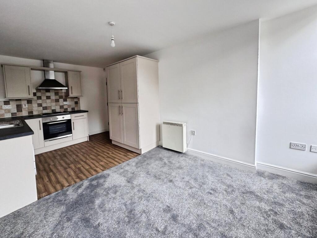 Apartment in Bradford - View 3