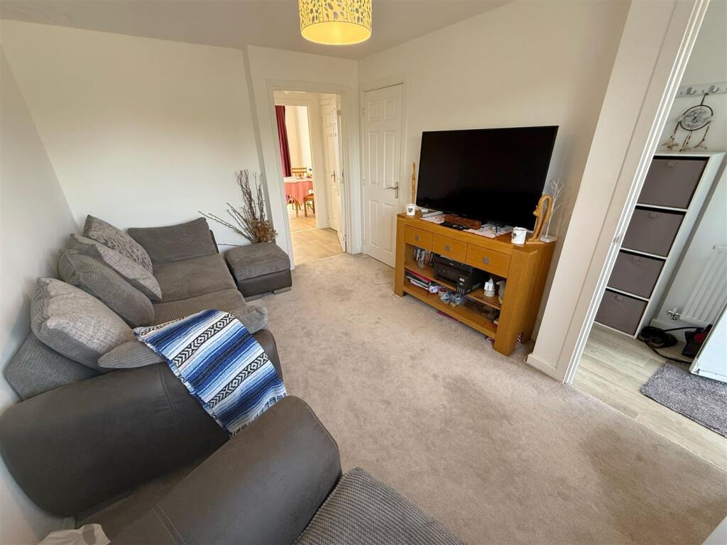 Barclay Close, Wellesbourne - View 6