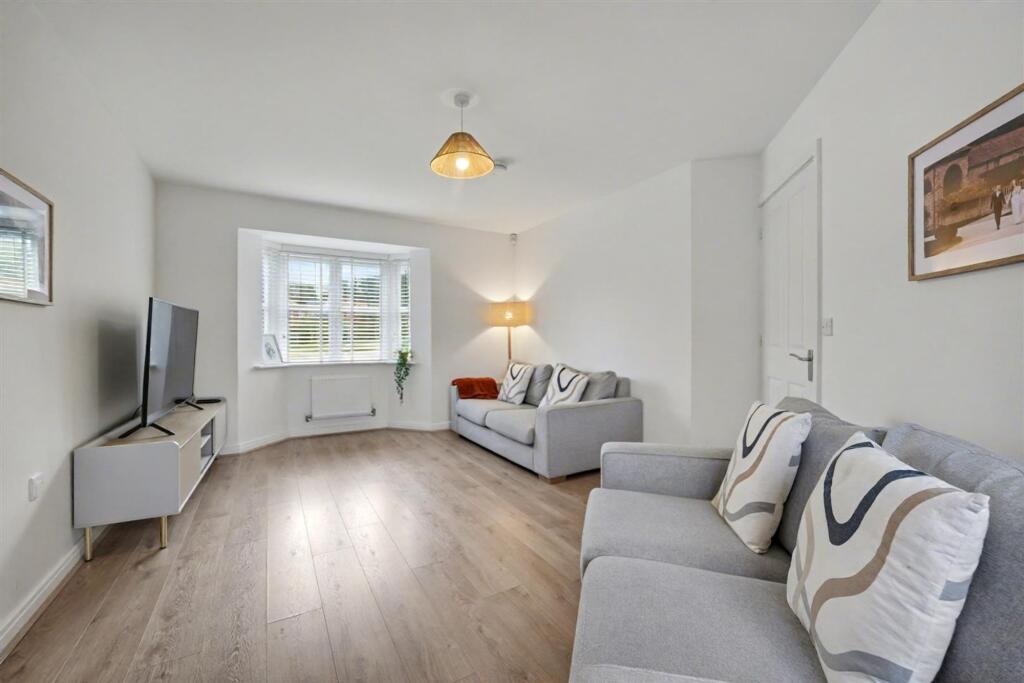 Foxglove Avenue, Thurnby, LE7 photo 2