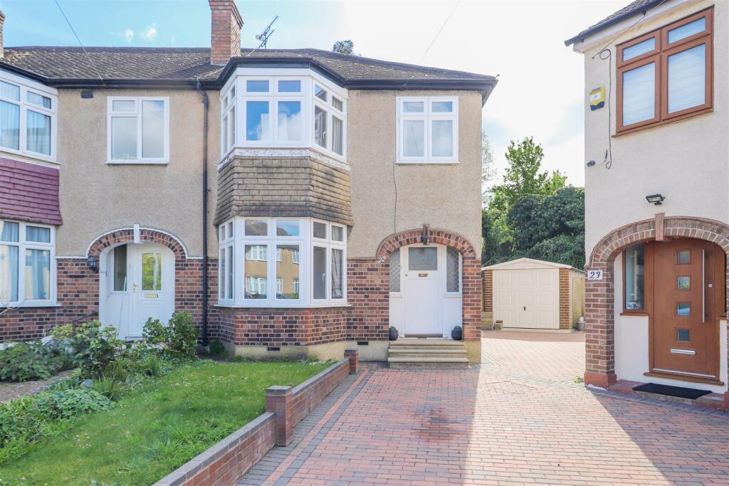 3-bed terraced on Cotswold Close, Uxbridge, UB8, £500,000