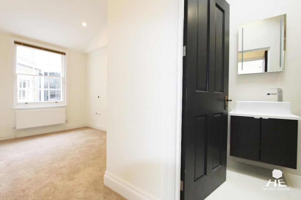 3 bedroom mews property for rent