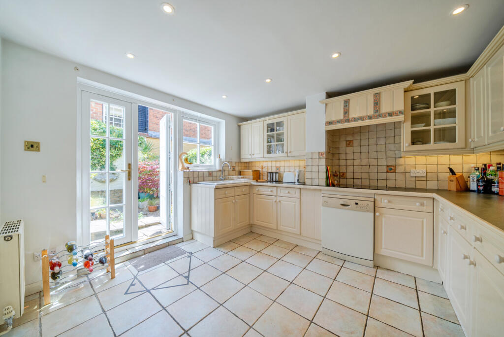 House in Kingston upon Thames - View 4
