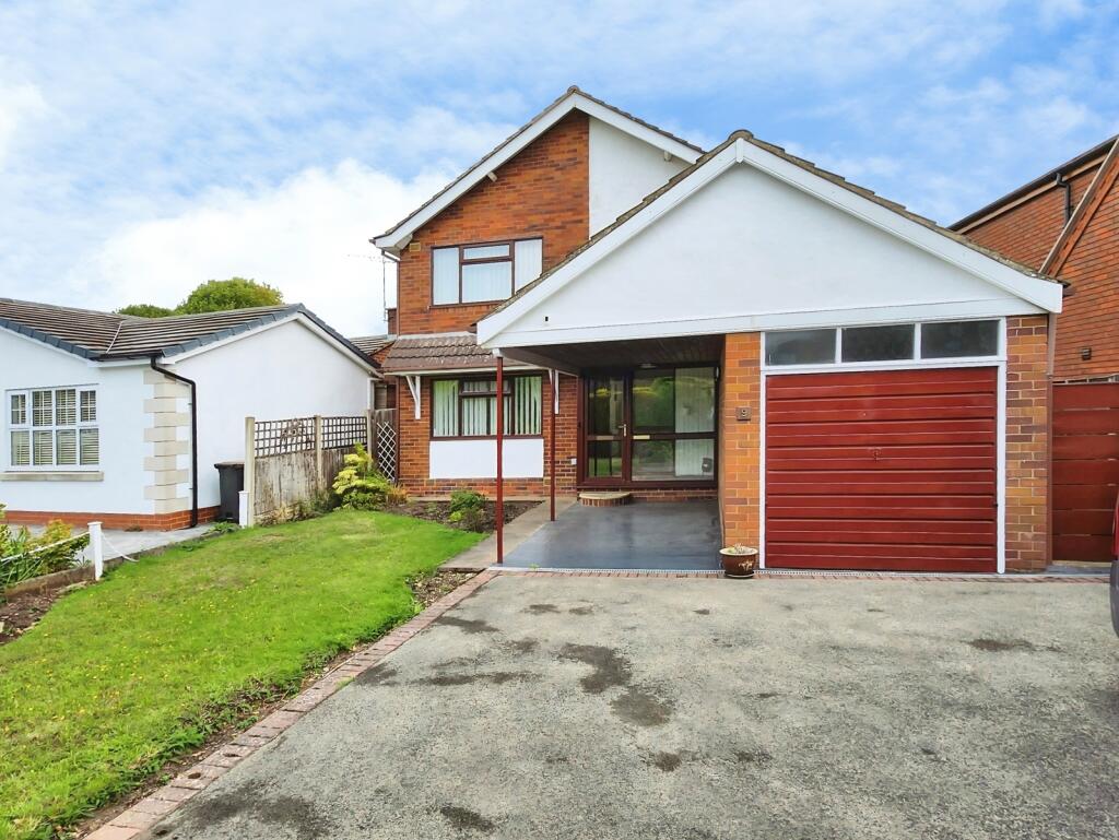Main image of property: Magyar Crescent, Nuneaton, Warwickshire, CV11