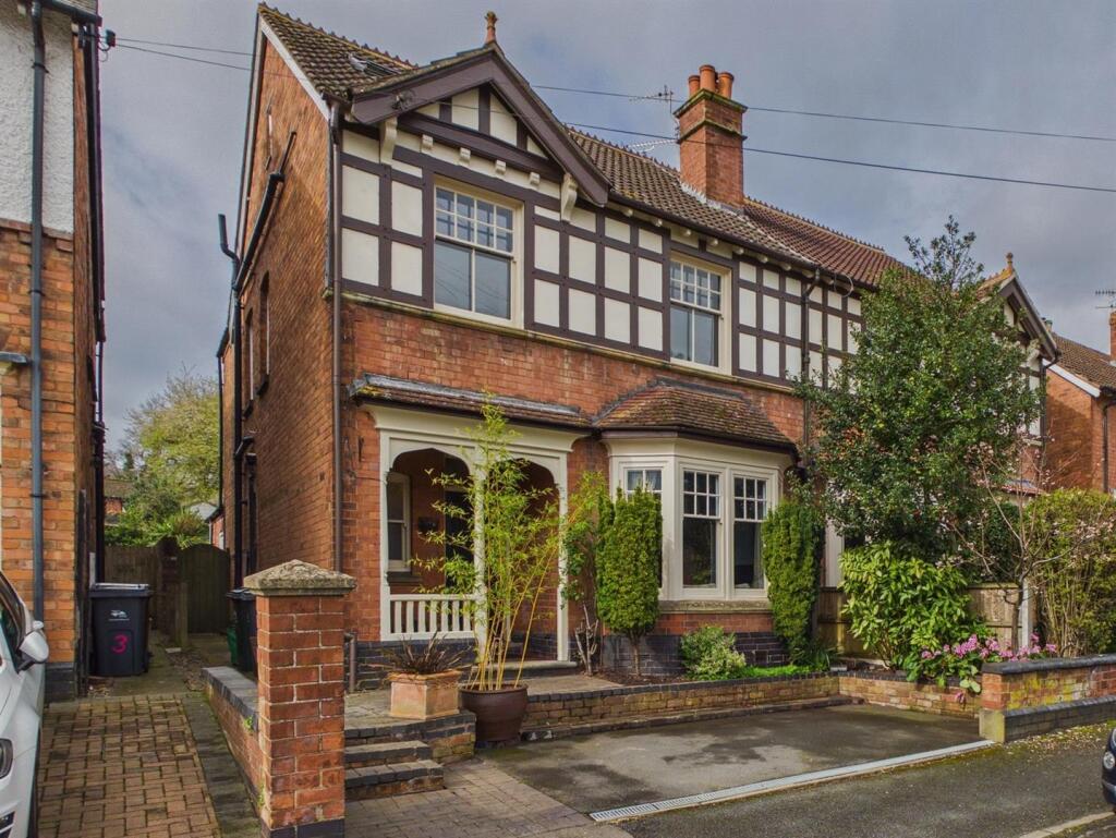 5-bed semi-detached on Cromwell Road, Malvern, £525,000