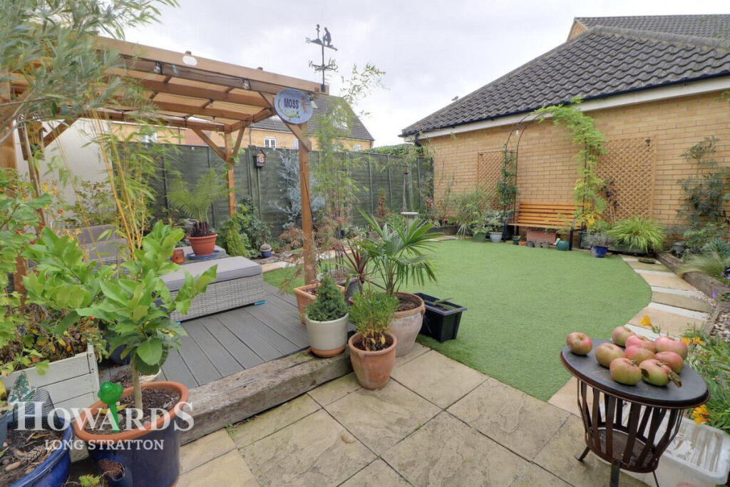3-bed semi-detached on Robin Avenue, Harleston, £230,000