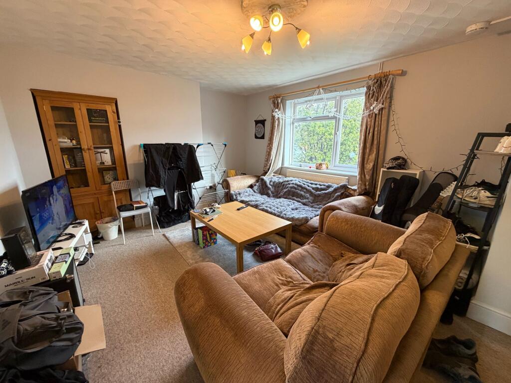 5 bedroom terraced house for rent