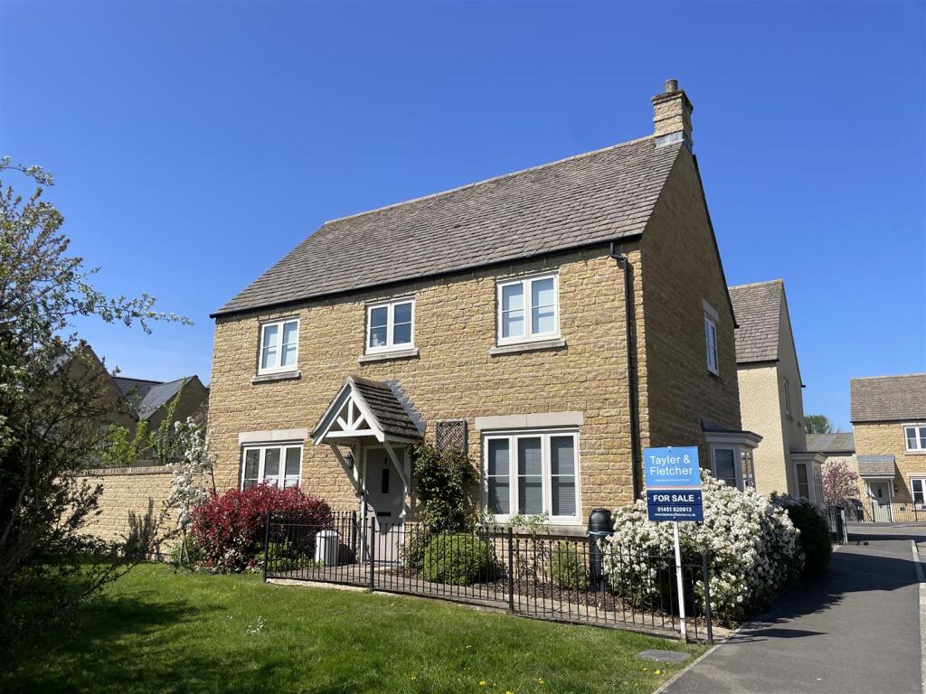 4-bed detached on Skylark Road, Bourton-On-The-Water, Cheltenham, £498,000