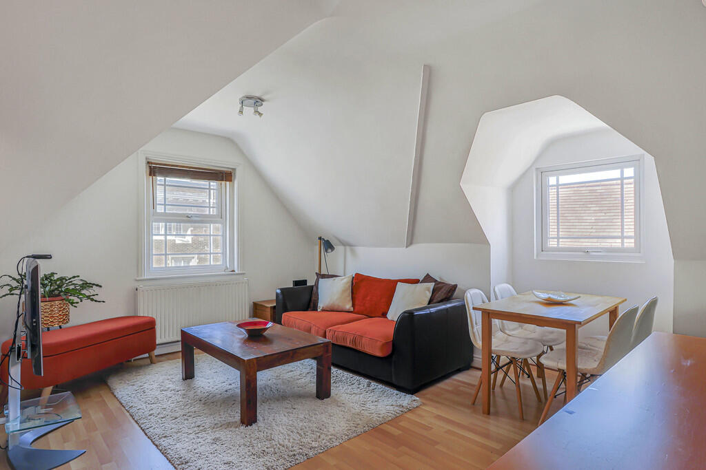 Apartment in Bournemouth, Boscombe - View 3
