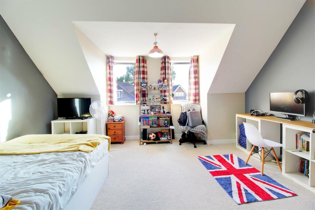 Additional image 7 of Green Close, Brookmans Park