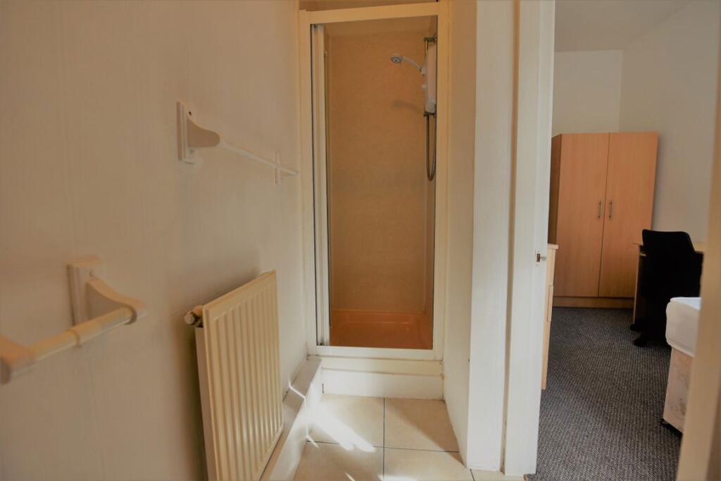 6 bedroom house for rent