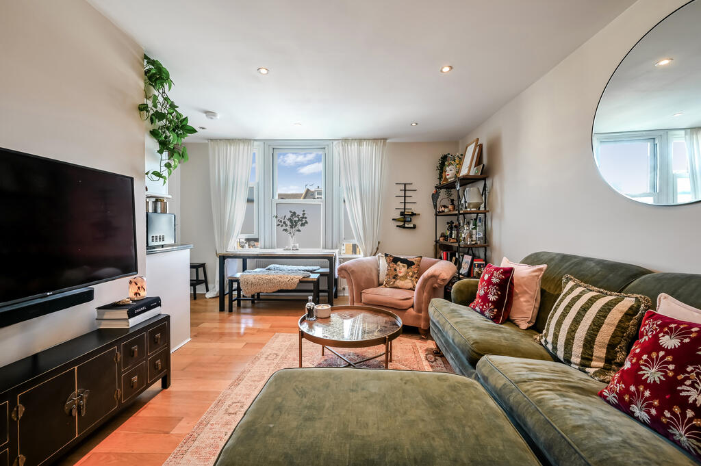 Main image of property: Earlsfield Road, SW18