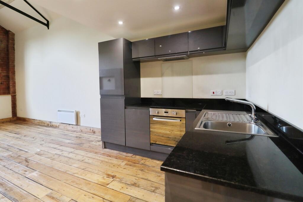 Apartment in Cardiff - More