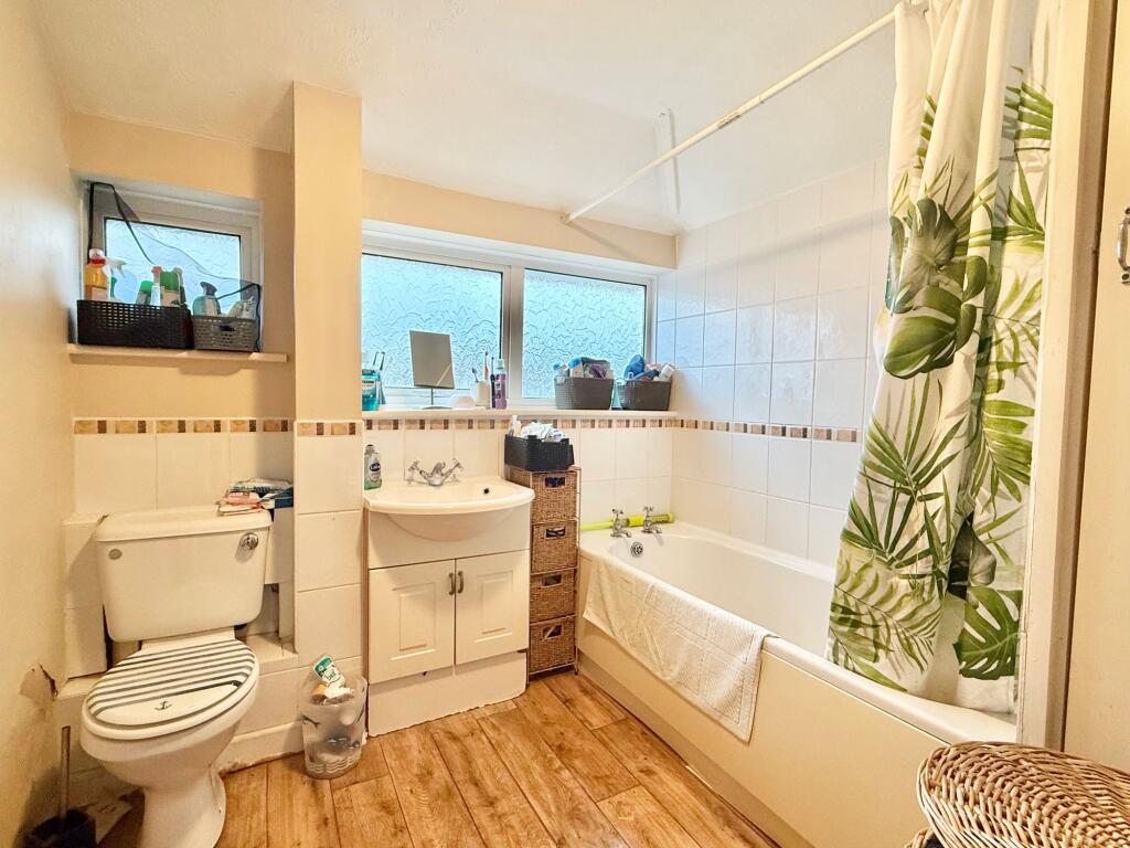 Highlands Close, Dibden Purlieu, SO45 photo 3
