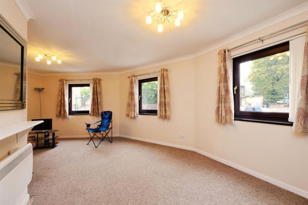 Apartment in York - View 2