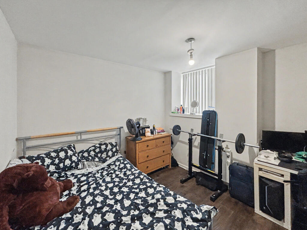 Apartment in Trafford, Broadheath - View 4