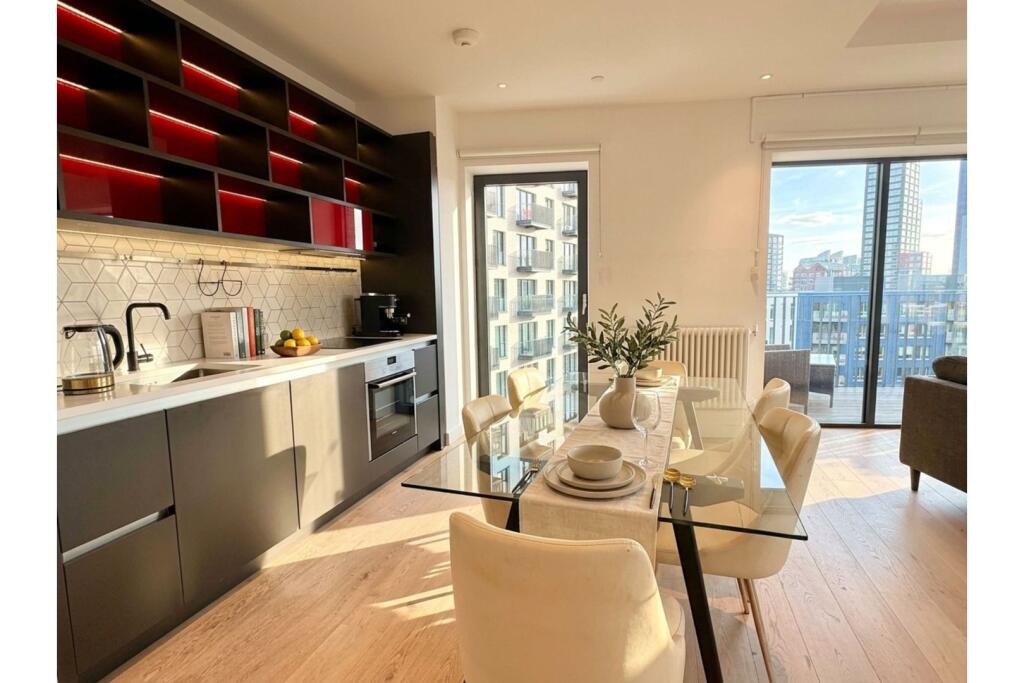 Apartment in London, London City Island, Blackwall - View 2