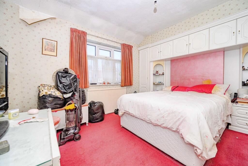 House in Watford, Hertfordshire - More