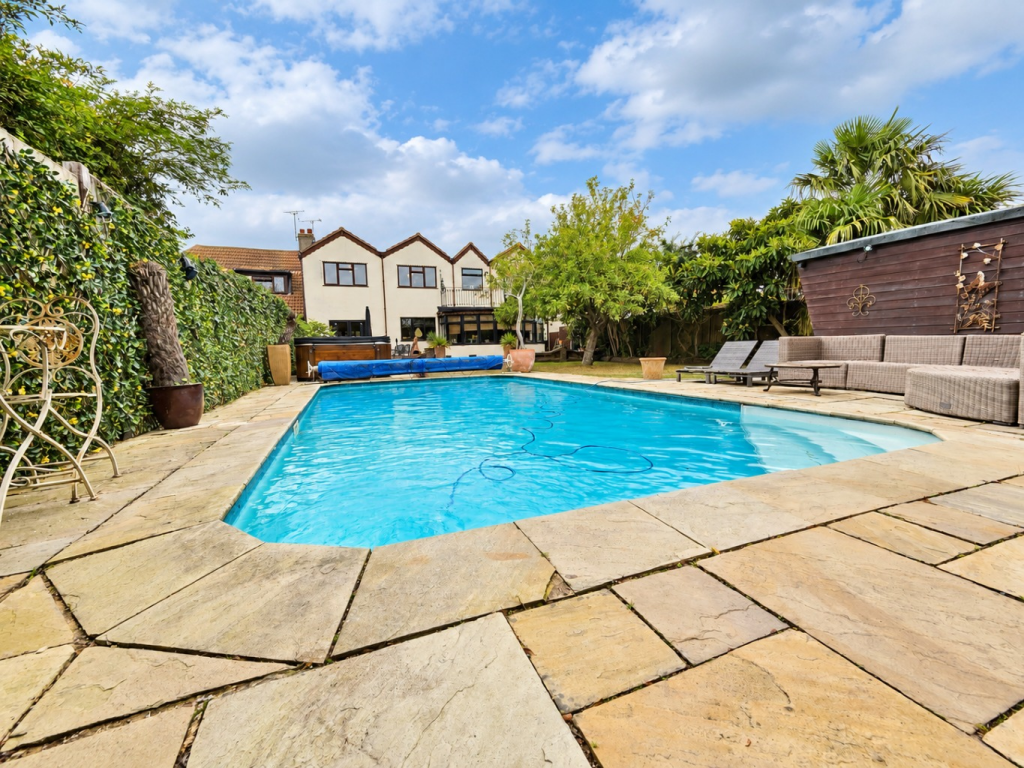 House in Southend-on-Sea - View 2