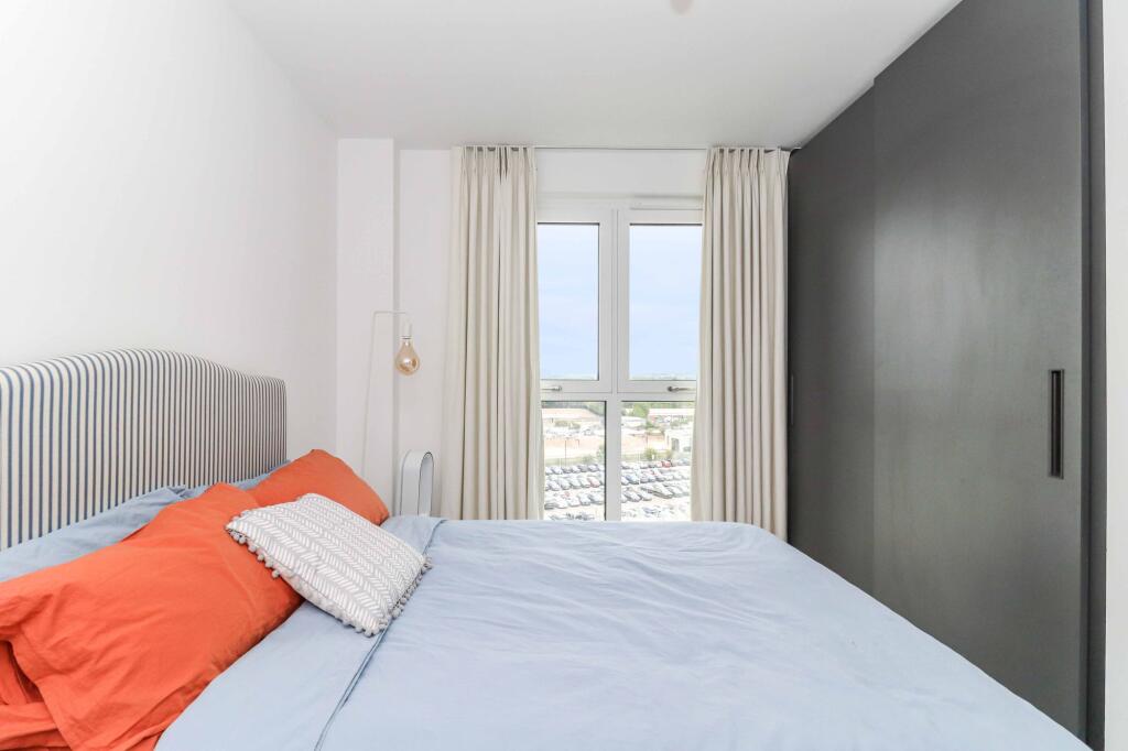 Apartment in Watford, Hertfordshire - View 5
