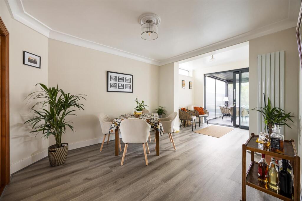 House in London - View 3