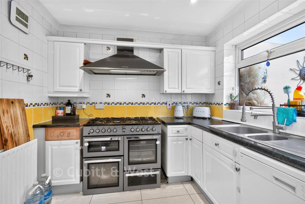 House in Kingston upon Thames - View 4