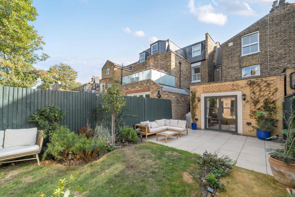 Apartment in London - View 3
