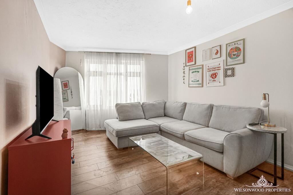 Apartment in Southend-on-Sea - View 4