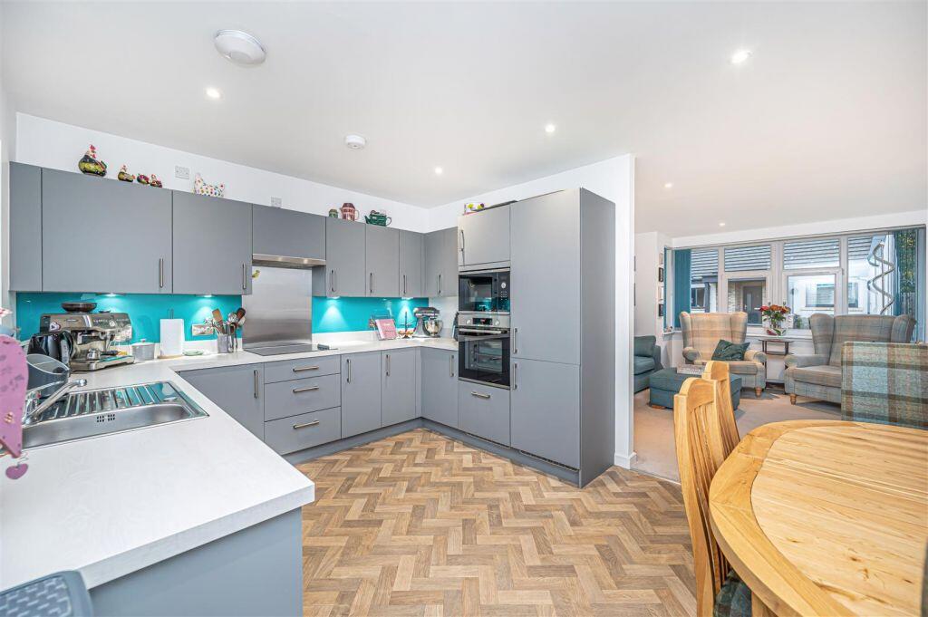 39 Sir Alan Smith Gardens, Kinross, KY13 8GR photo 4