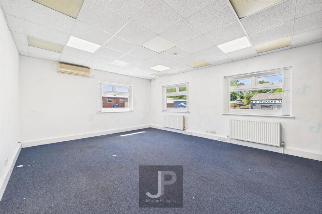 Main image of property: CM13 1T, Shenfield