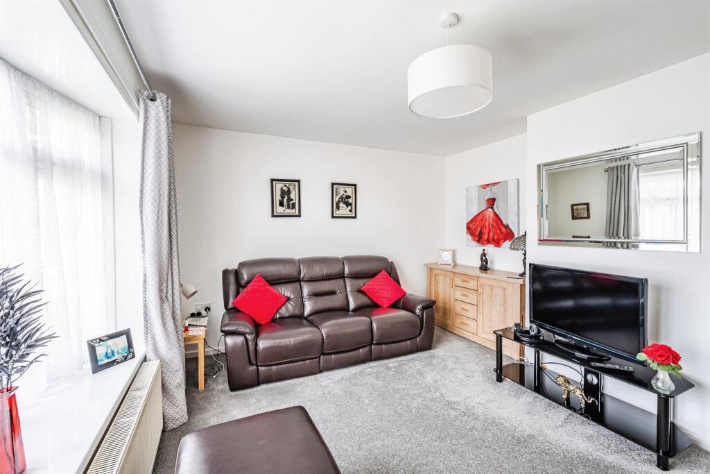 Netherfield Avenue, Eastbourne photo 5