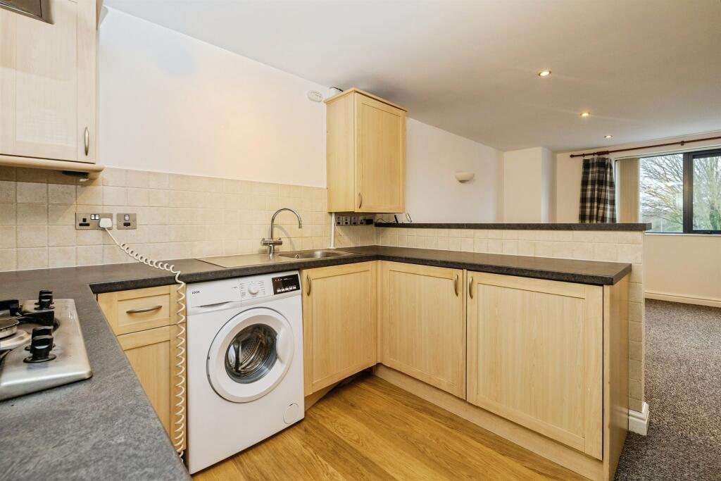 Lincoln Road, North Hykeham, Lincoln photo 4