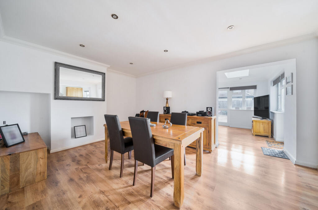 House in Walton-on-Thames, Surrey - View 5
