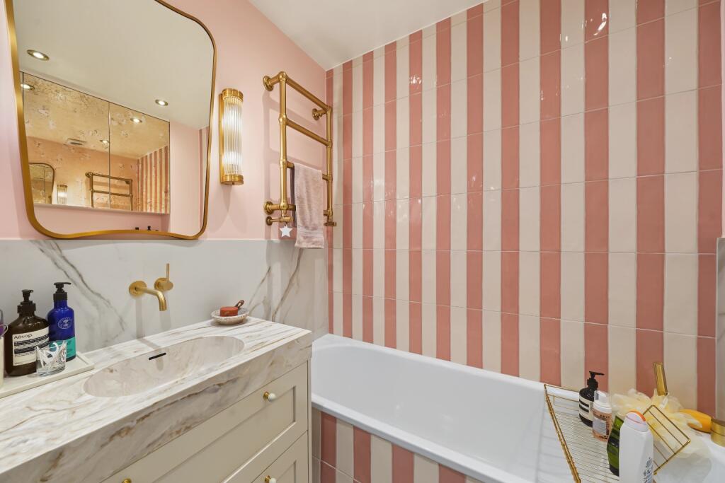 Apartment in London - More