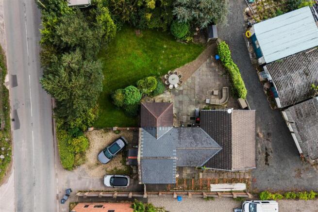 07 Aerial - bungalow and plot.jpg