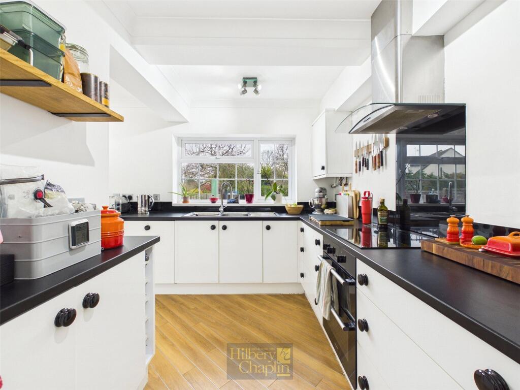 Rayleigh Road, Hutton, Brentwood, Essex, CM13 photo 4