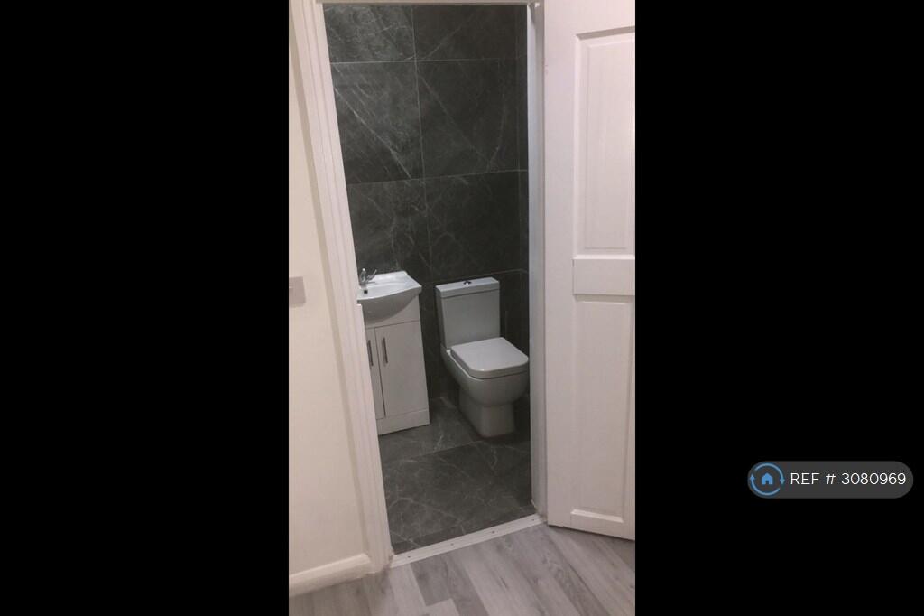 Apartment in Twickenham - View 5