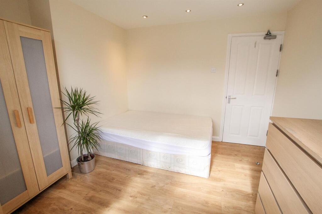 Apartment in Newcastle upon Tyne, South Gosforth - More