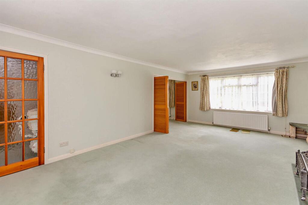 House in Basingstoke and Deane, Bramley - View 4
