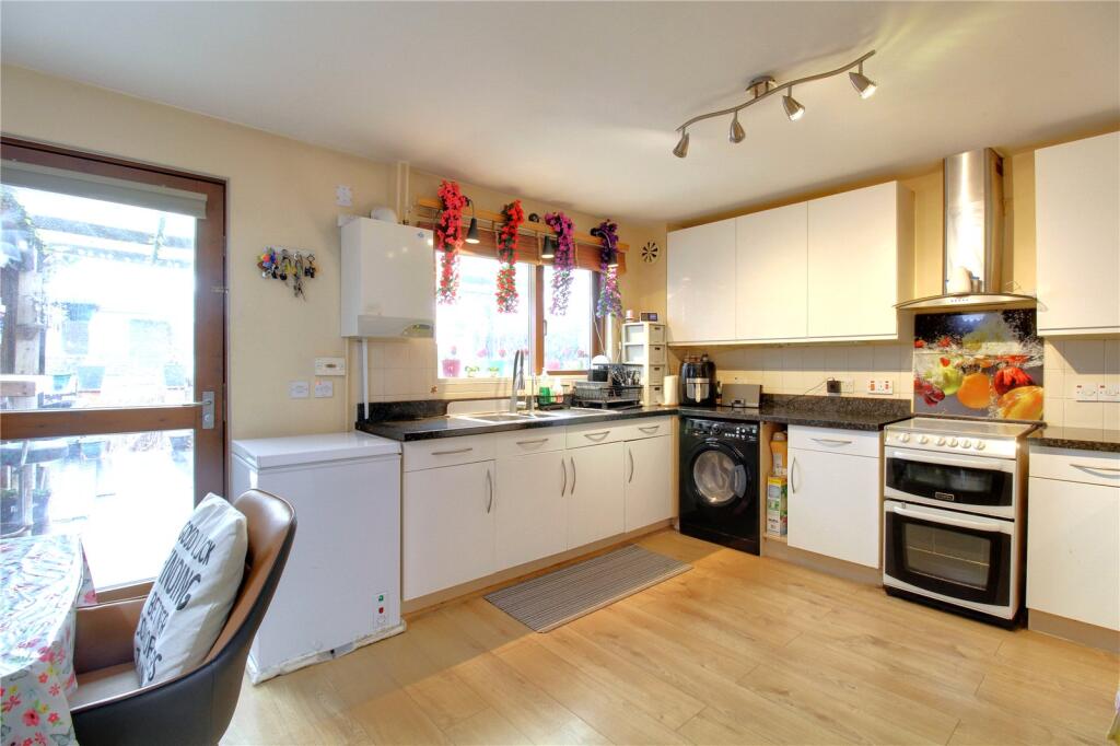 Jefferson Road, Basingstoke, Hampshire, RG21 photo 2