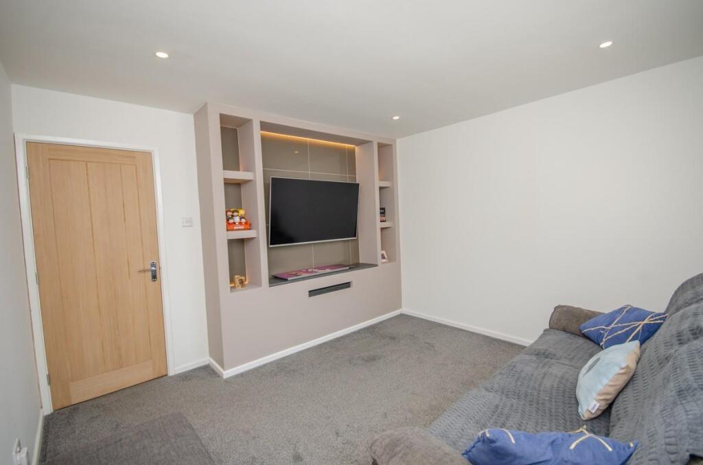 House in Bristol, Bromley Heath, Downend and Bromley Heath - More