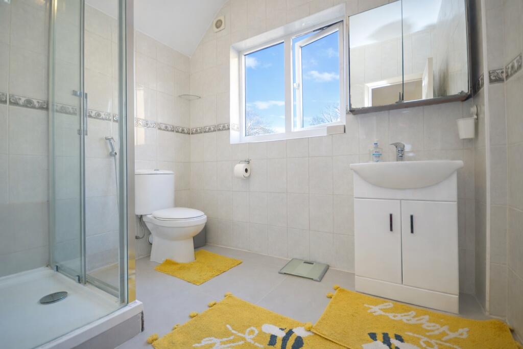 3 bedroom semi-detached house for rent
